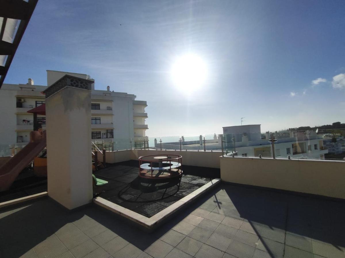 Armacao De Pera Ocean Terrace With Pool By Homing Apartment Bagian luar foto